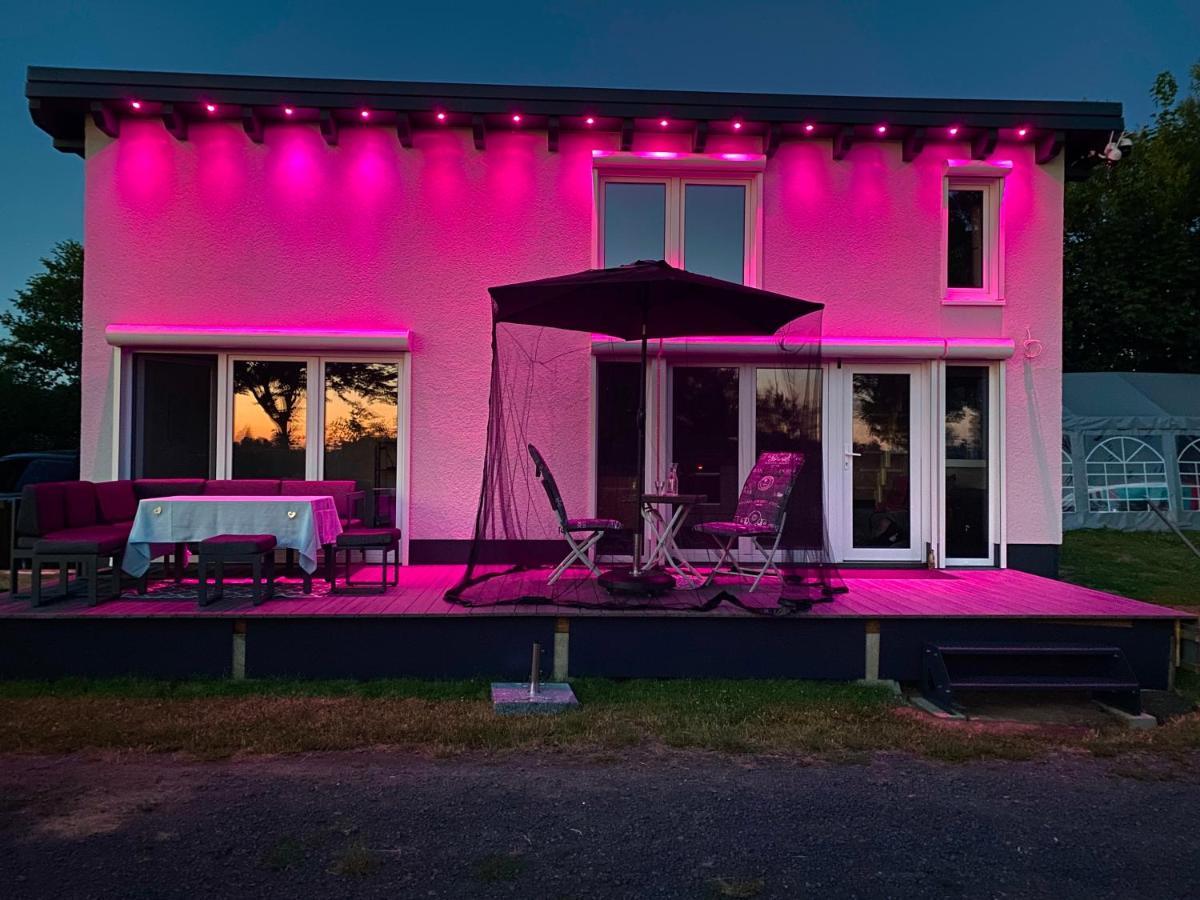 House Of Happiness Mit Seeblick Hungen Exterior foto